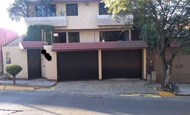 CERCA DEL CENTRO COMERCIAL CASA EN LA HERRADURA