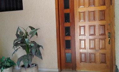 CERCA DEL CENTRO COMERCIAL CASA EN LA HERRADURA