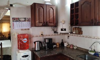 Casa Americana en VENTA con Galpón, Depósito o Taller en su fondo en Barrio Almafuerte de Glew.