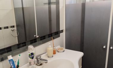 Casa Americana en VENTA con Galpón, Depósito o Taller en su fondo en Barrio Almafuerte de Glew.