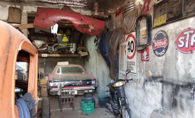 Casa Americana en VENTA con Galpón, Depósito o Taller en su fondo en Barrio Almafuerte de Glew.