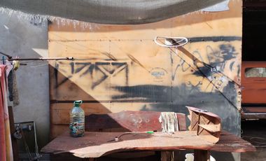 Casa Americana en VENTA con Galpón, Depósito o Taller en su fondo en Barrio Almafuerte de Glew.