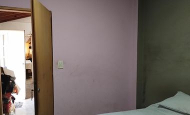 Casa Americana en VENTA con Galpón, Depósito o Taller en su fondo en Barrio Almafuerte de Glew.