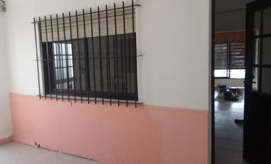 OFERTA  Casa grande para dos familias en VENTA en Burzaco, cerca delClub Pucará y Supermercado Changomas