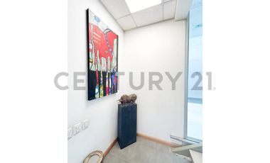 SE VENDE OF. AMOBLADA DE 2 PISOS EN C. EMPRESARIAL