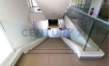 SE VENDE OF. AMOBLADA DE 2 PISOS EN C. EMPRESARIAL