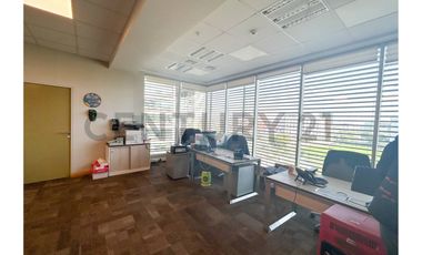 SE VENDE OF. AMOBLADA DE 2 PISOS EN C. EMPRESARIAL