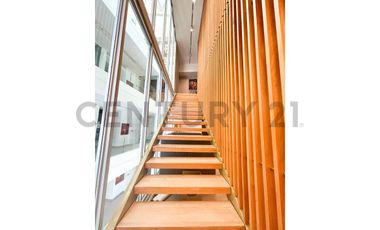 SE VENDE OF. AMOBLADA DE 2 PISOS EN C. EMPRESARIAL