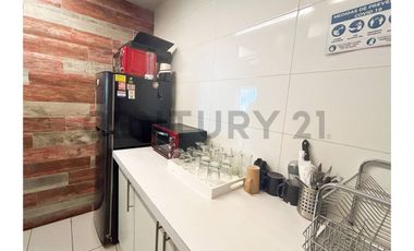 SE VENDE OF. AMOBLADA DE 2 PISOS EN C. EMPRESARIAL