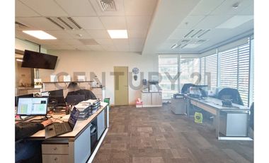 SE VENDE OF. AMOBLADA DE 2 PISOS EN C. EMPRESARIAL