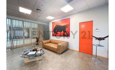 SE VENDE OF. AMOBLADA DE 2 PISOS EN C. EMPRESARIAL