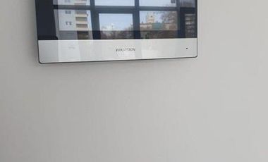 Oficina a estrenar en tercero piso en Garay entre Independencia y Catamarca