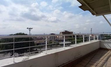 edificio en arriendo en libertadores. Cod A5678771