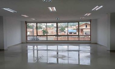 edificio en arriendo en libertadores. Cod A5678771