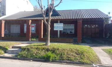 Venta de casa de 2 plantas