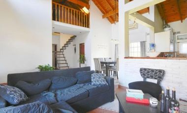 Venta de casa de 2 plantas