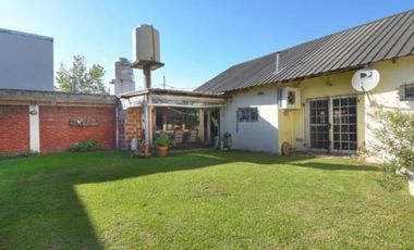 Venta de casa de 2 plantas