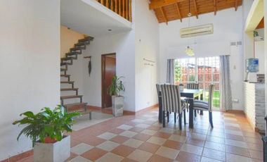 Venta de casa de 2 plantas