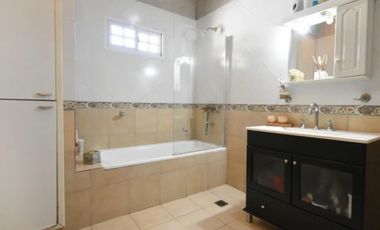 Venta de casa de 2 plantas