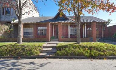 Venta de casa de 2 plantas