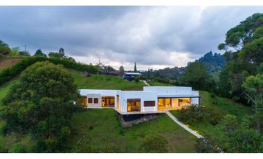 Vendo hermosa casa Campestre en El Peñol, Antioquia