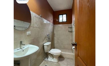 SE VENDE CASA URB. LA ROTONDA, LAS CUMBRES