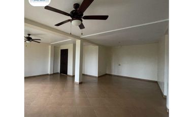 SE VENDE CASA URB. LA ROTONDA, LAS CUMBRES