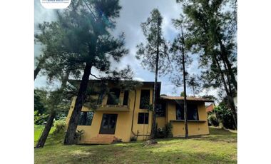 SE VENDE CASA URB. LA ROTONDA, LAS CUMBRES