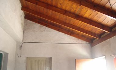 BURZACO:OPORTUNIDAD CASA 3 AMB.C/LOCAL+ GARAGE+FDO . A MTS AV.PPAL Y VARIAS LINEAS DE COLECTIVO