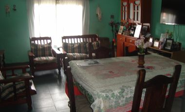 BURZACO:OPORTUNIDAD CASA 3 AMB.C/LOCAL+ GARAGE+FDO . A MTS AV.PPAL Y VARIAS LINEAS DE COLECTIVO