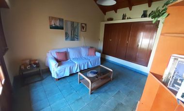 VENTA DE  EXCELENTE CASA, 4 dormitorios, garaje pasante, quincho pileta, OPORTUNIDAD