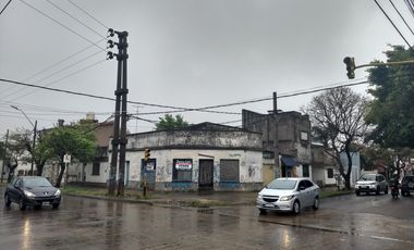 Venta en block local y 2 viviendas Haedo Sur
