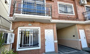 Duplex en venta 4 ambientes con cochera en Villa Luzuriaga