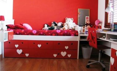 Chalet frente al Parque Primavesi. Quincho y piscina. Barrio San Carlos