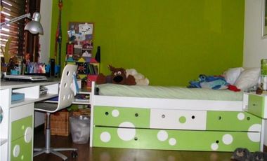 Chalet frente al Parque Primavesi. Quincho y piscina. Barrio San Carlos