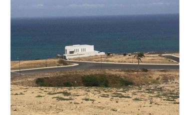Venta de terreno en urbanizacion cerca del mar manta