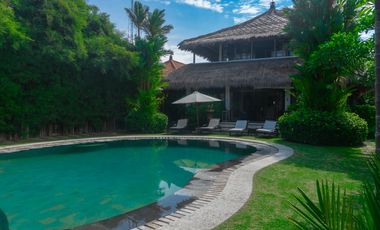 Leasehold - Tropical Estate with Huge Garden - Walking Distance to Berawa Beach, Canggu, Bali