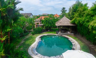 Leasehold - Tropical Estate with Huge Garden - Walking Distance to Berawa Beach, Canggu, Bali