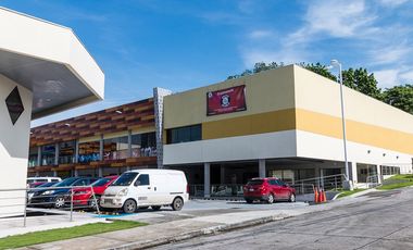 LOCAL DE 104 MTS2 EN PREMIER  PLAZA , BRISAS DEL GOLF