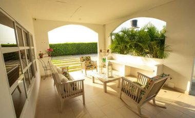 Venta de casa campestre con una hectárea en Monteria