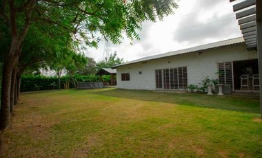 Venta de casa campestre con una hectárea en Monteria