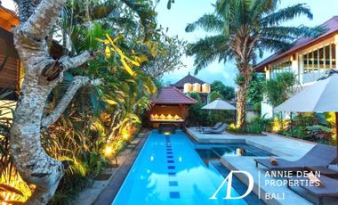 LEASEHOLD GORGEOUS TROPICAL ARCHECTURE VILLA IN SEMINYAK