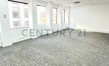 EXCELENTE OFICINA PARA ARRIENDO EN PLENO BARRIO EL GOLF
