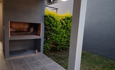 RETASADO - HERMOSO COMPLEJO CON PILETA - SAN JOSE - E.R.