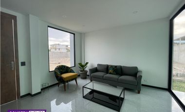 Casas modernas, independientes por estrenar al Sur de Manta