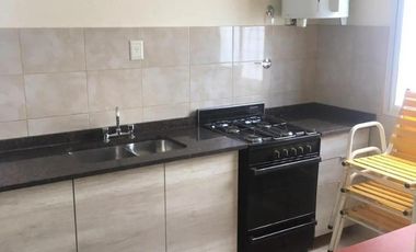 Casa en venta - 2 Dormitorios 1 Baño - Cochera - 217Mts2 - Morón
