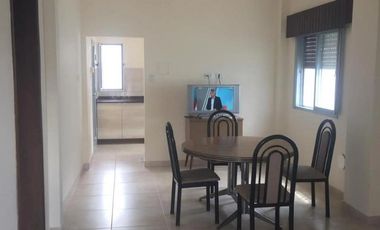 Casa en venta - 2 Dormitorios 1 Baño - Cochera - 217Mts2 - Morón