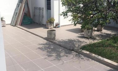 Casa en venta - 2 Dormitorios 1 Baño - Cochera - 217Mts2 - Morón