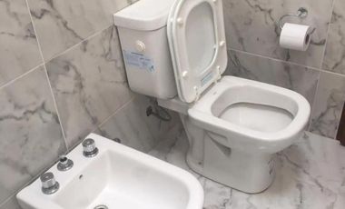 Casa en venta - 2 Dormitorios 1 Baño - Cochera - 217Mts2 - Morón