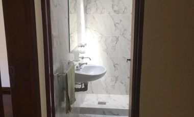 Casa en venta - 2 Dormitorios 1 Baño - Cochera - 217Mts2 - Morón